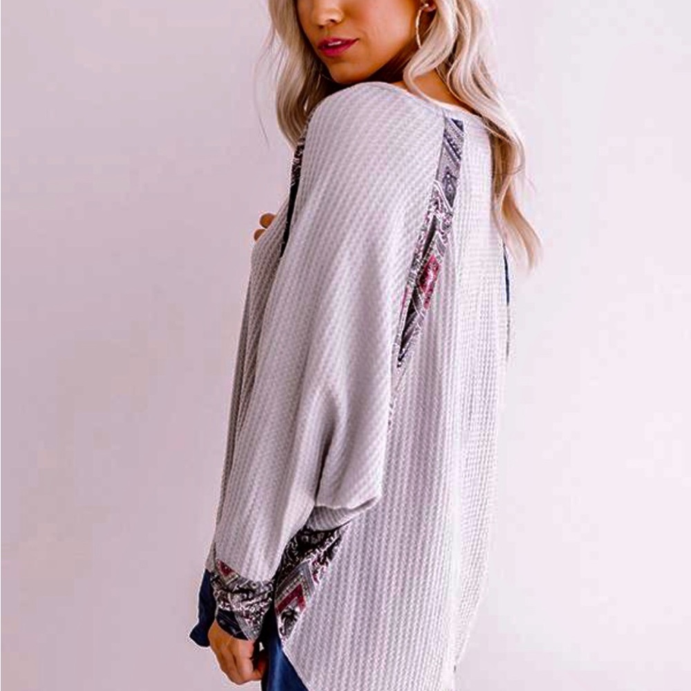 Umgee Hi-Lo Tunic Gray Base with Pretty Navy Red Green Print❤️GREAT CONDITION! - Picture 3 of 11